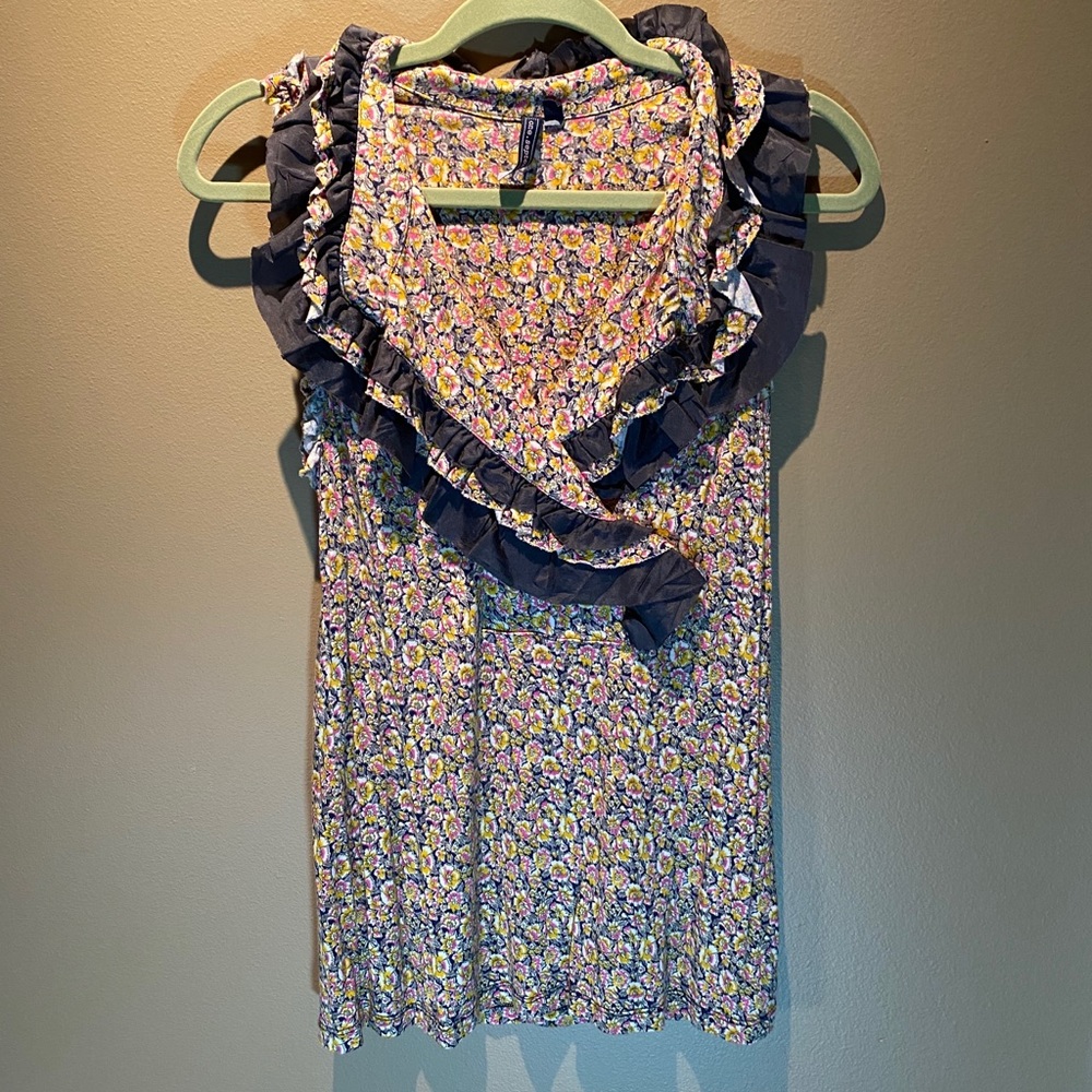 Anthropologie  Frilly flowery sleeveless top